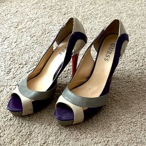 Guess plataforma High heels great condition purple, grey and red size 8